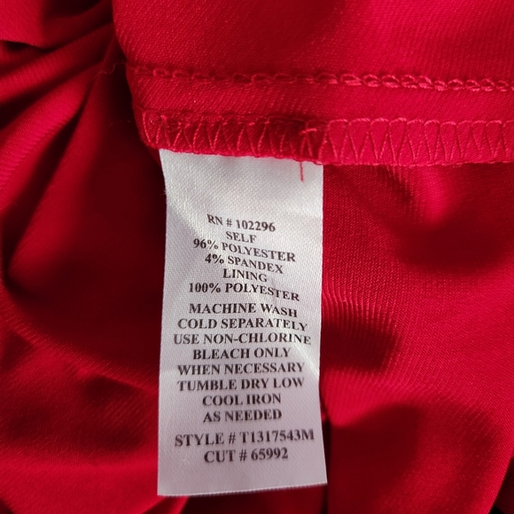 Connected Apparel Red Cold Shoulder Dress Size 6 NWT - Picture 4 of 4
